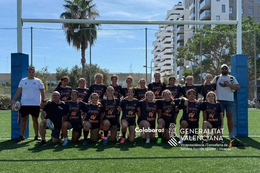 Equipo de la escuela de Les Abelles con sus familias